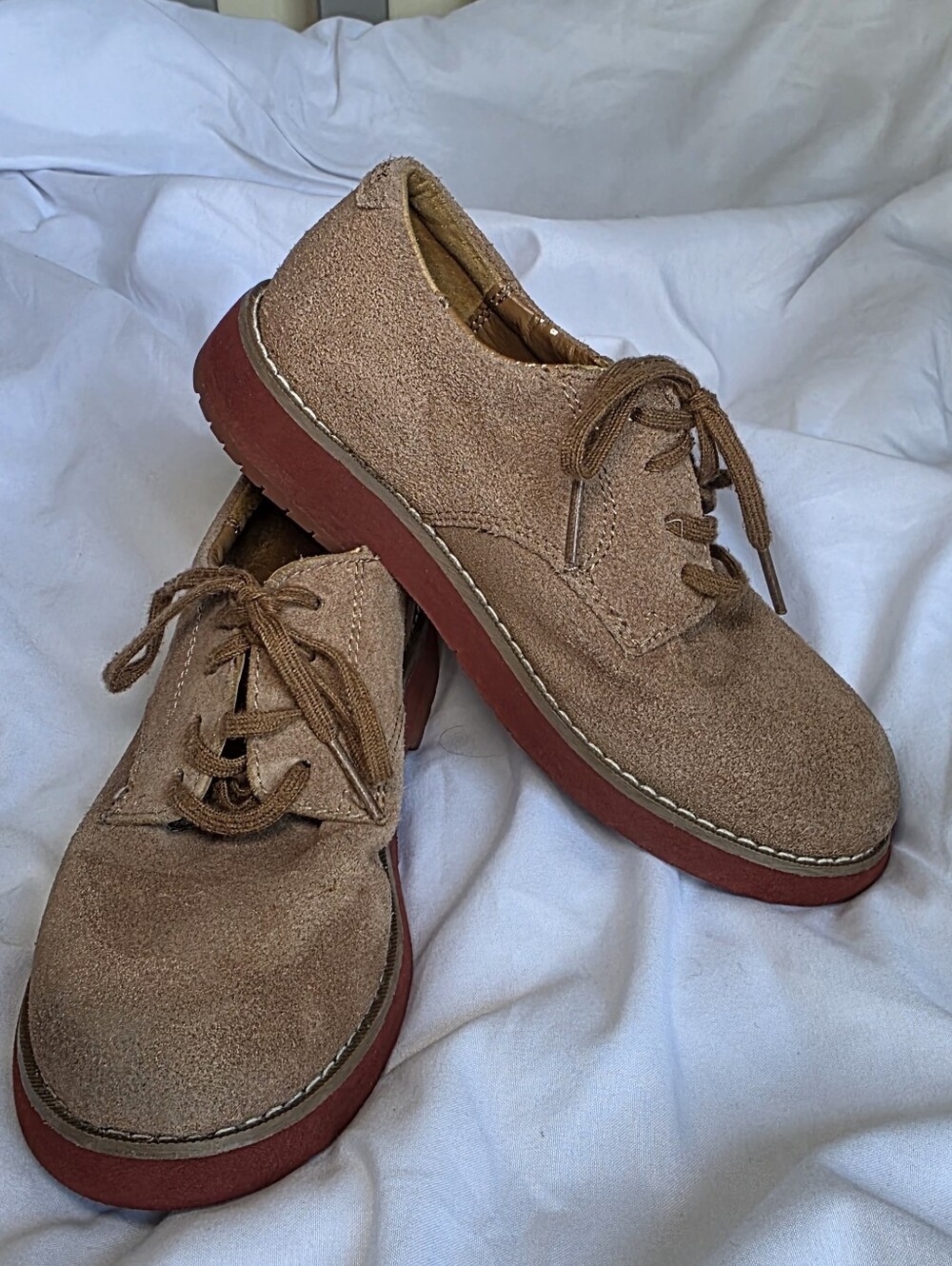 Sperry Casual Suede Lace-Up Shoes in Tan with Red Sole Kids Size 3